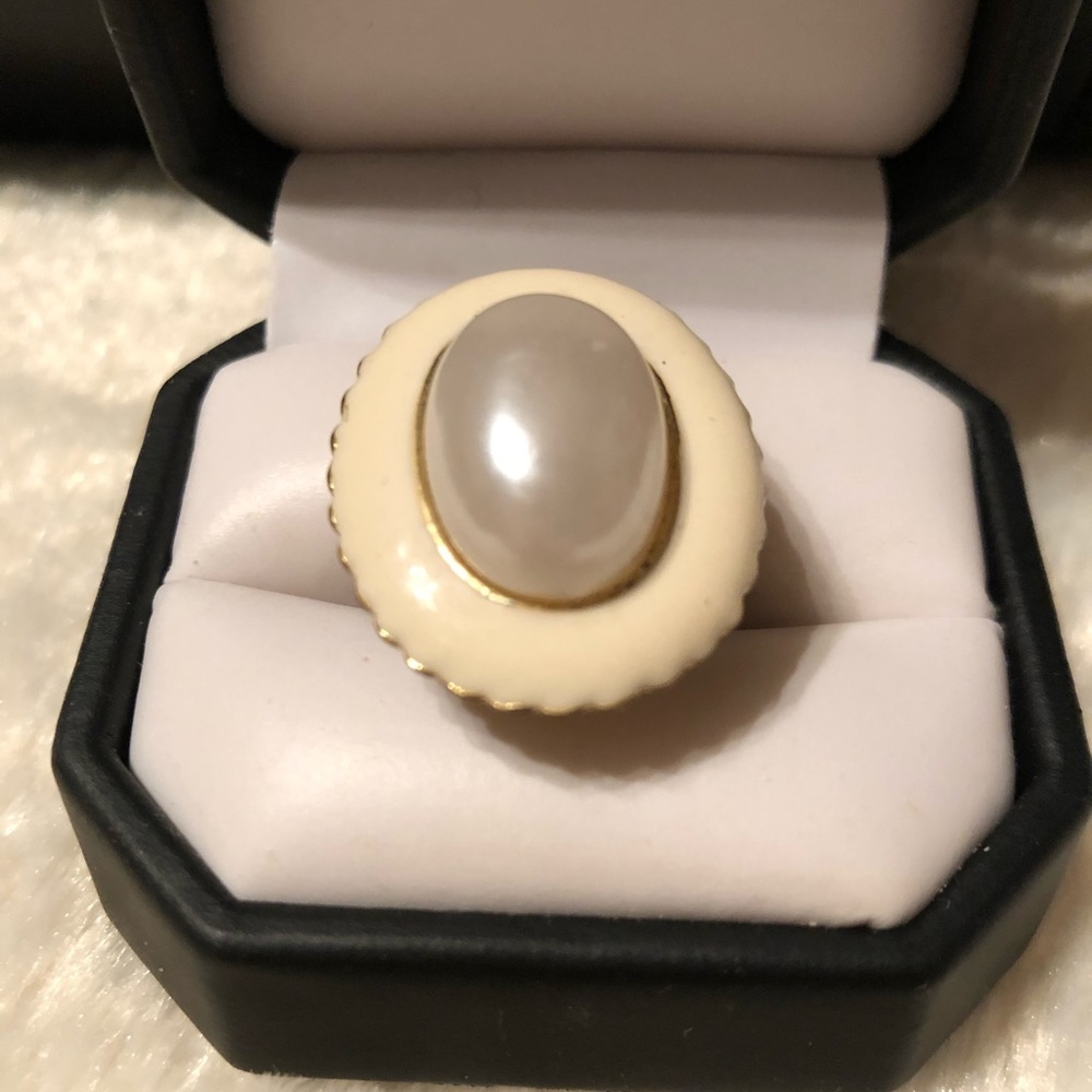 Vintage Pearl Enamel Ring